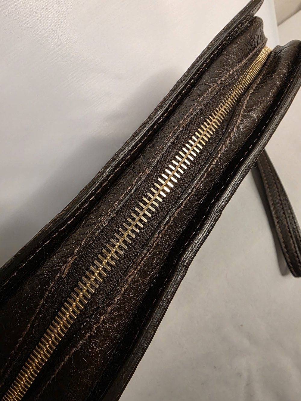 Gucci Men's Dark Brown Signature Leather Zip Clutch - Picture 7 of 10